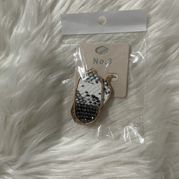 Oval Snakeskin Earrings NWT - Picture 9 of 16